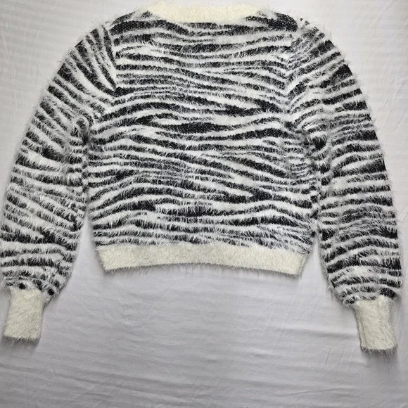Cozy Striped Women's Cardigan - Picture 3 of 9